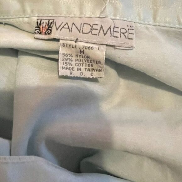 Vintage Vandemere Night Shirt - Picture 5 of 5